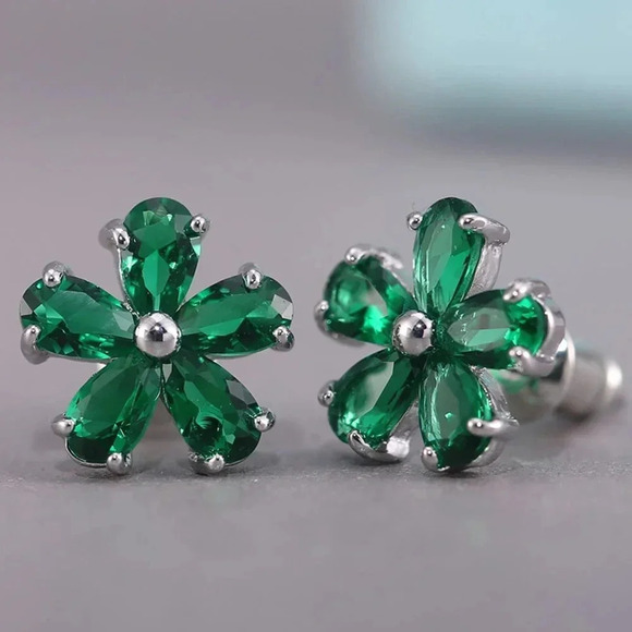🌸Beautiful Tiny Plum Blossom Zircon Dainty Stud Earrings for Women,UNVN1… - Picture 1 of 4